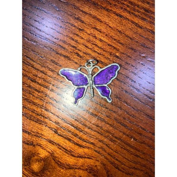 6 Silver-Tone charms/pendants! - Picture 3 of 7